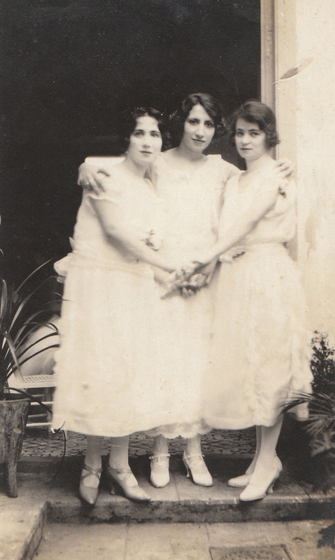 Lolo Soldevilla con su hermana Carmela y su prima Lenchita en La Habana